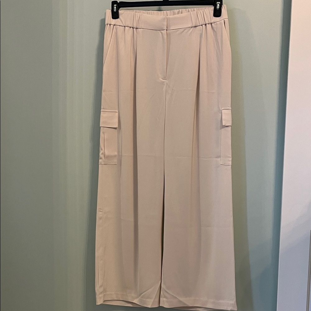 NWT Bar III Wide Leg Flowy Trousers with Cargo Pockets Cream color